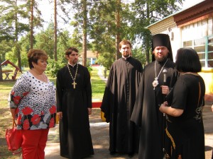 Епископ Диодор знакомится с работой православной смены