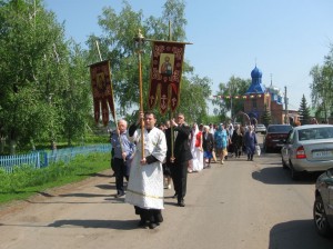 Крестный ход вокруг парка